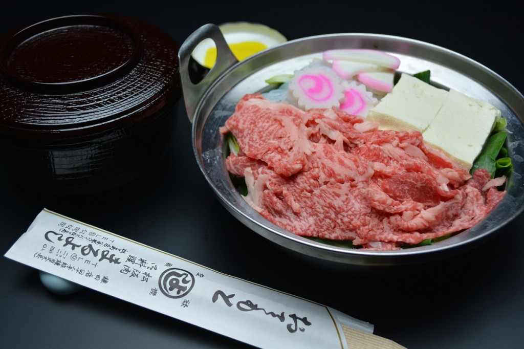 人気の肉鍋　１２３０円